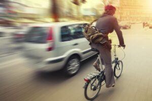 Bici in strada, quali sanzioni rischiano i ciclisti