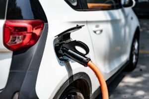 Auto elettriche, sempre meno utilitarie