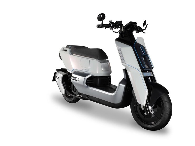 Lo scooter ibrido SYM PE 3