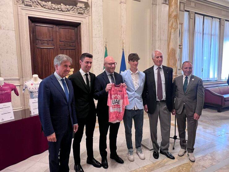 Fontana con la maglia rosa