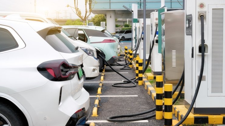 Una stazione di ricarica per auto elettriche