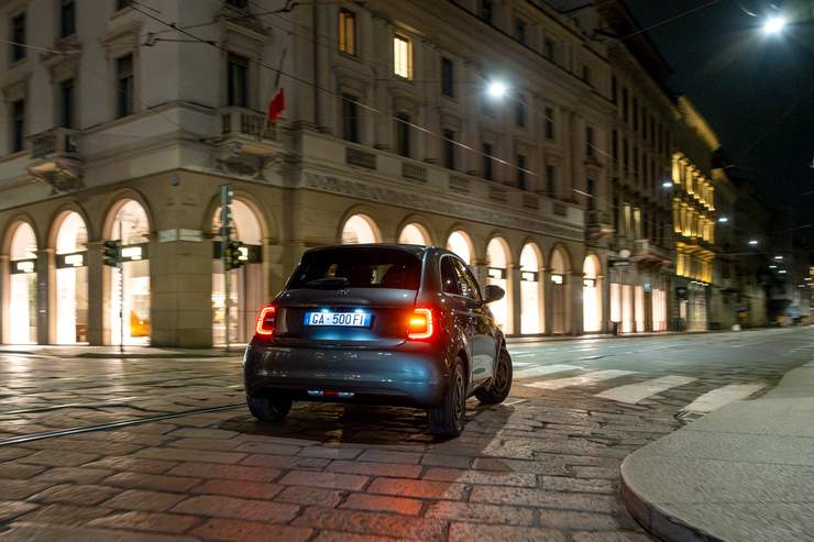 La nuova Fiat 500 elettrica Giorgio Armani