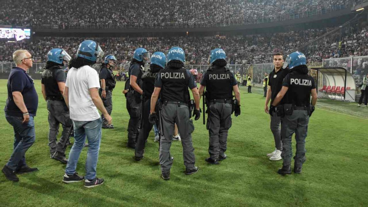 Aggressione dopo la partita - fonte Lapresse - suipedali.it