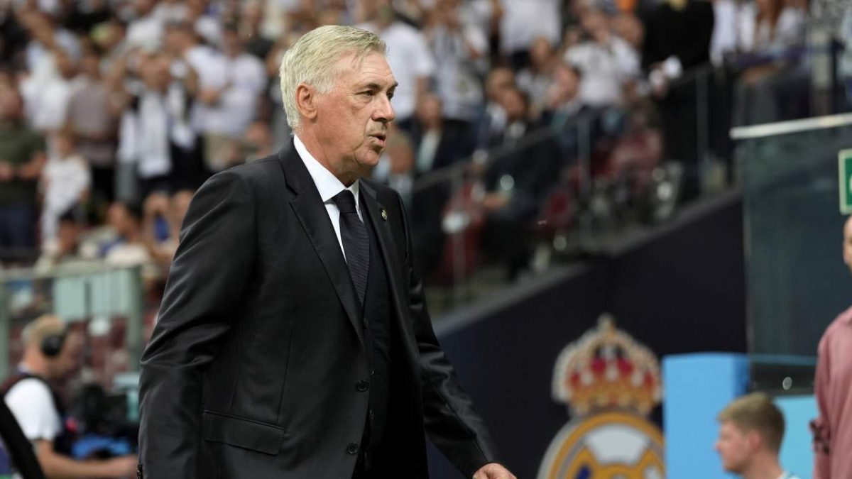 Carlo Ancelotti e il regalo al Milan - fonte Lapresse - suipedali.it