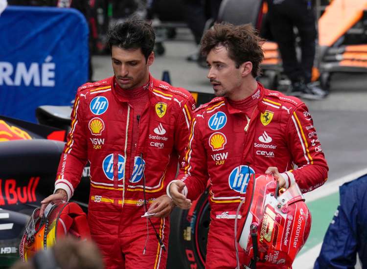 Carlos Sainz e Charles Leclerc - fonte Lapresse - suipedali.it