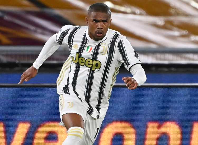 Douglas Costa con la maglia della Juventus - fonte Lapresse - suipedali.it