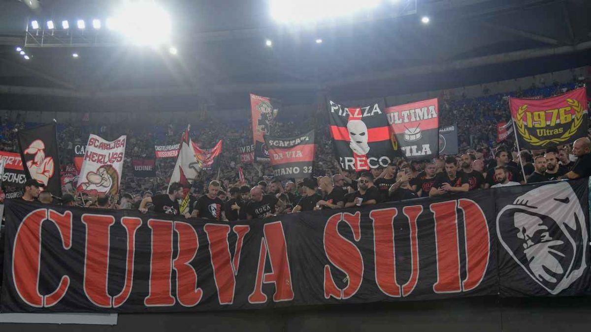 I tifosi del Milan - fonte Lapresse - suipedali.it