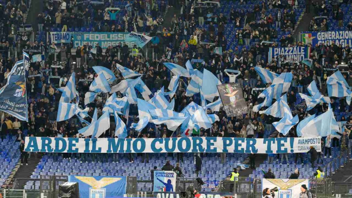 I tifosi della Lazio - fonte Lapresse - suipedali.it