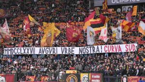 I tifosi della Roma - fonte Lapresse - suipedali.it