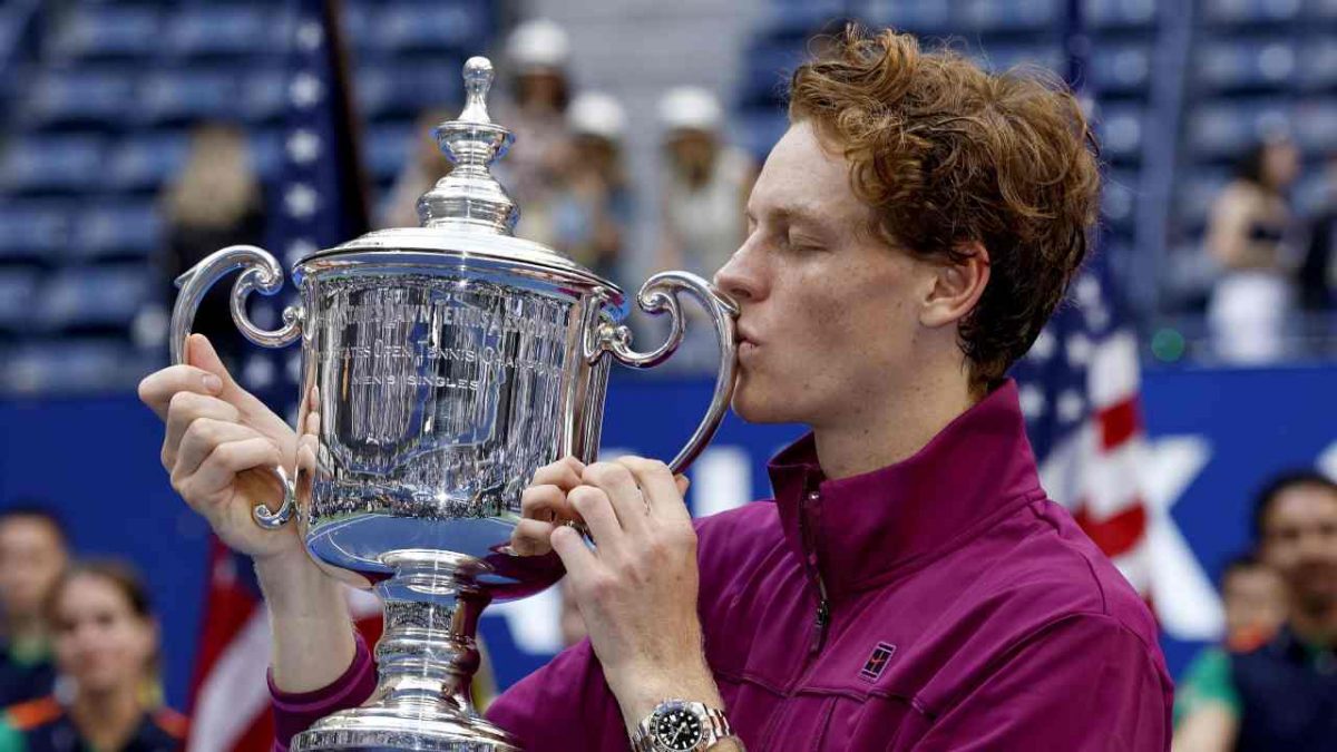 Jannik Sinner festeggia la vittoria degli Us Open - fonte Ansa Foto - suipedali.it