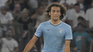 Mattéo Guendouzi con la maglia della Lazio - fonte Lapresse - suipedali.it