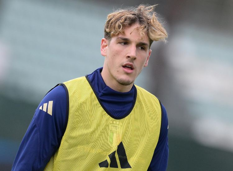 Nicolò Zaniolo con la maglia della nazionale italiana - fonte Lapresse - suipedali.it