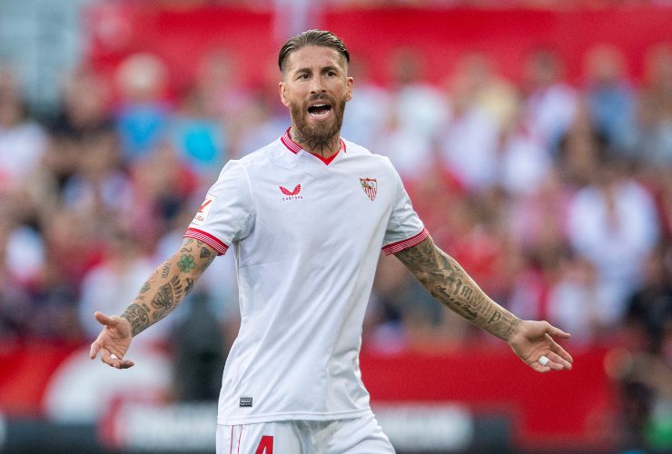 Ramos con la maglia del Siviglia - Fonte LaPresse - suipedali.it