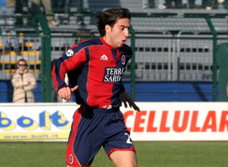 Andrea Capone con la maglia del Cagliari - fonte Lapresse - suipedali.it