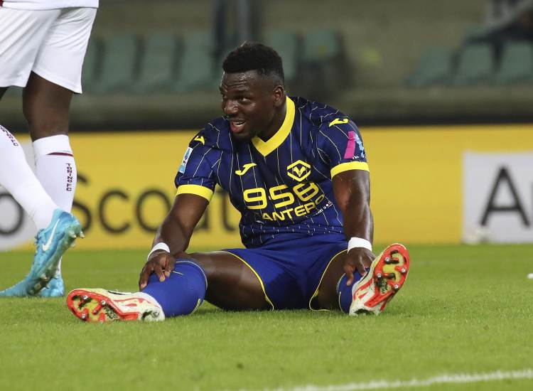 Daniel Mosquera con la maglia del Verona - fonte Lapresse - suipedali.it