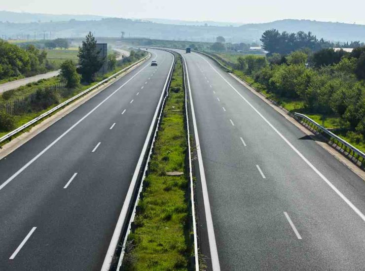 I limiti di velocità in autostrada - fonte Corporate+ - suipedali.it