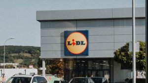 L'insegna di Lidl - fonte Pexels - suipedali.it