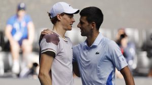 Jannik Sinner e Novak Djokovic - fonte Ansa Foto - suipedali.it