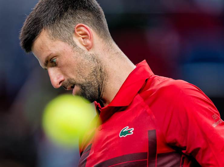 Novak Djokovic e il ritiro dalle Atp Finals di Torino - fonte Ansa Foto - suipedali.it