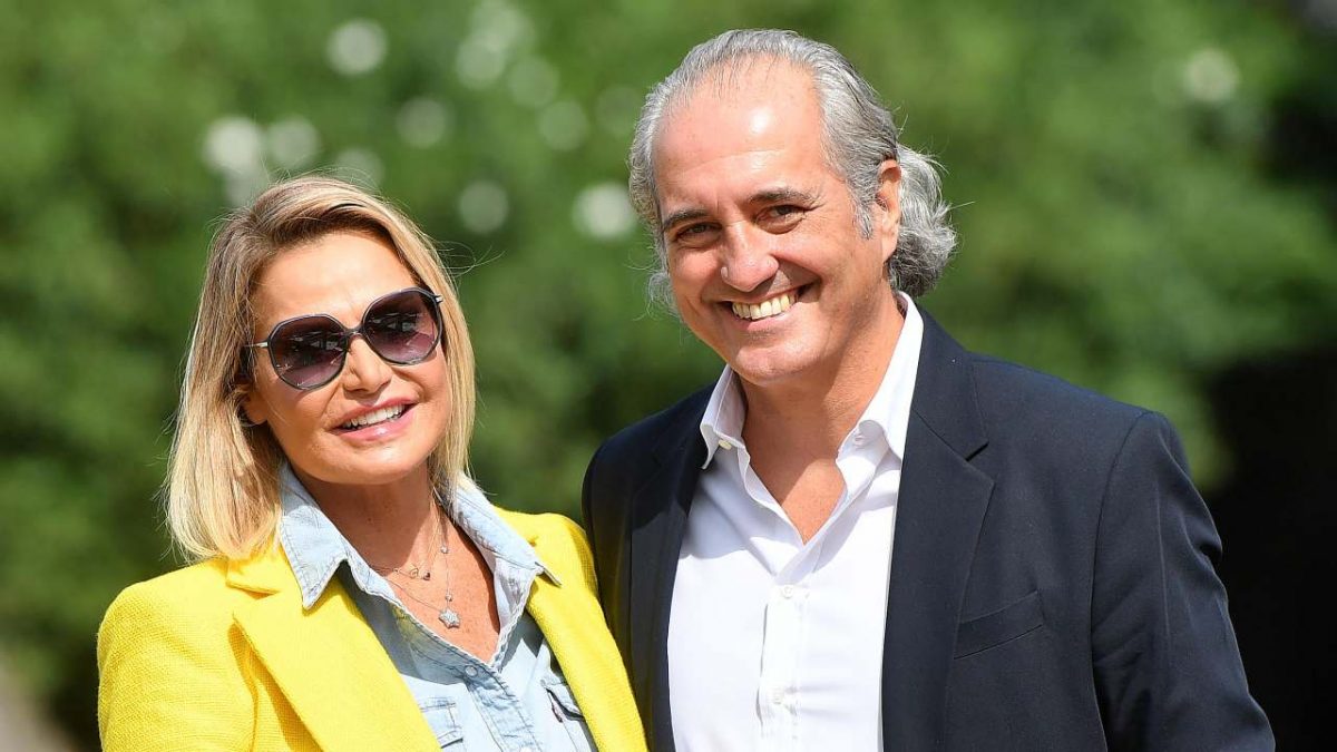 Simona Ventura e il marito Giovanni Terzi - fonte Ansa Foto - suipedali.it