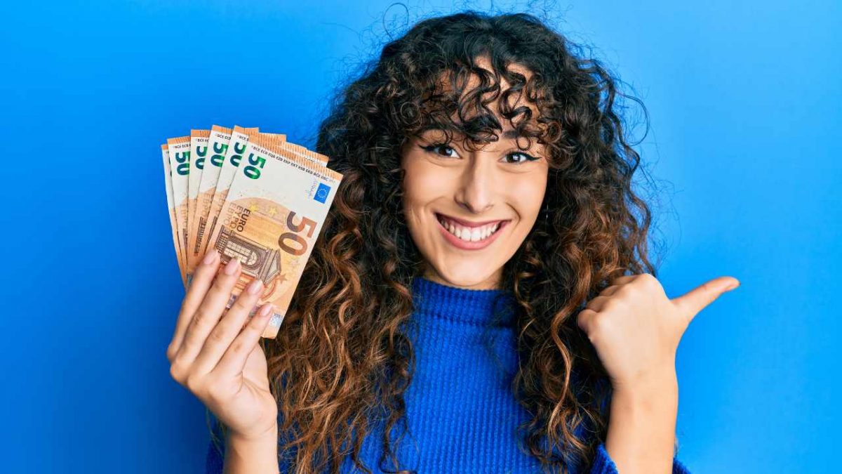 Il bonus da 15.000 euro - fonte Freepik - suipedali.it